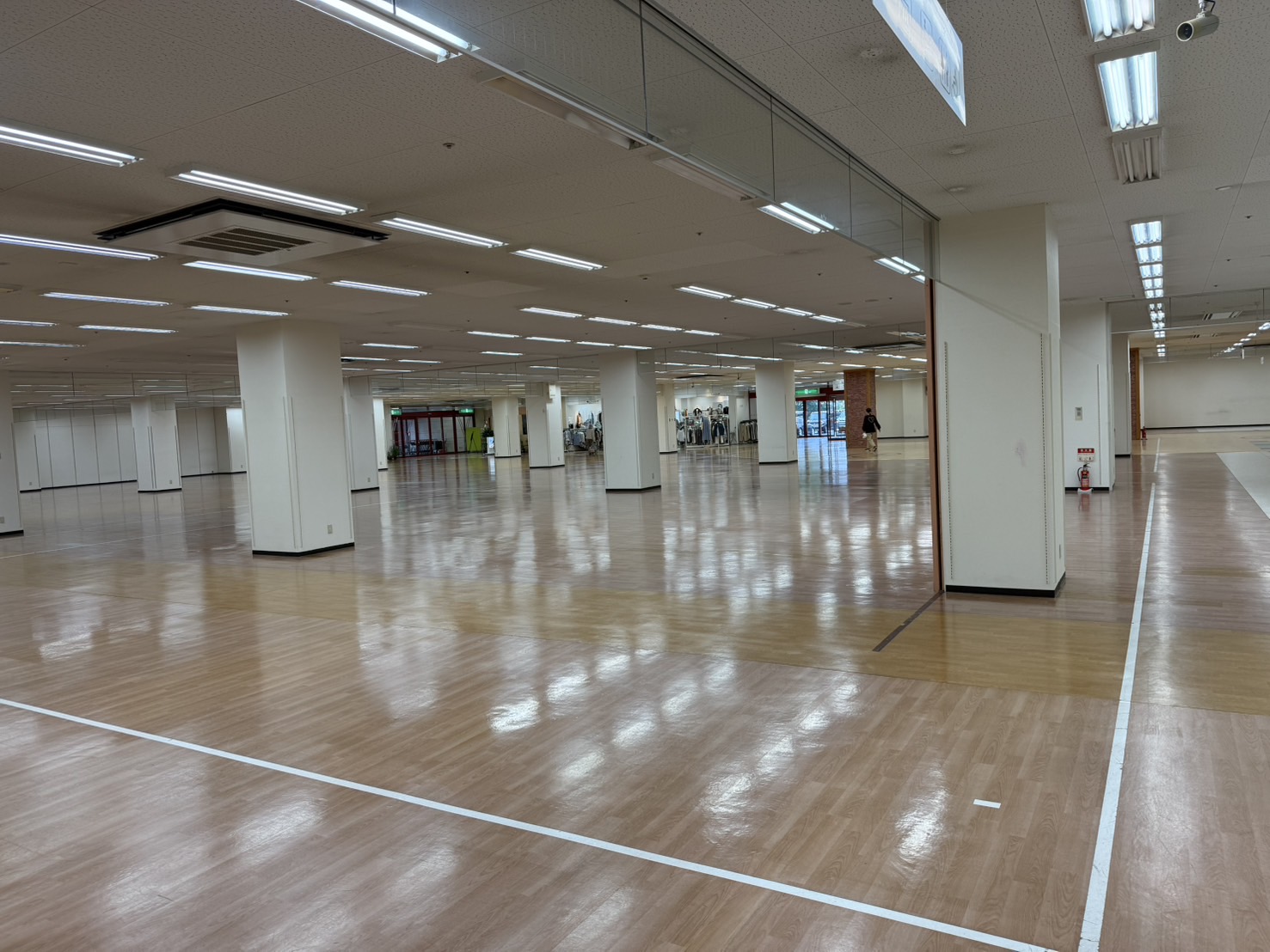 空っぽのショッピングセンター②