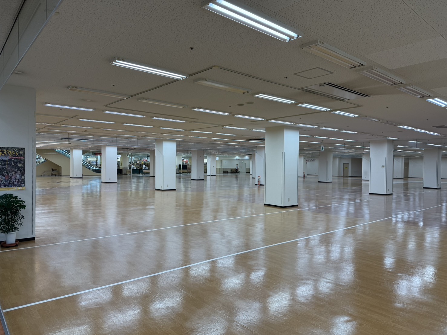 空っぽのショッピングセンター①