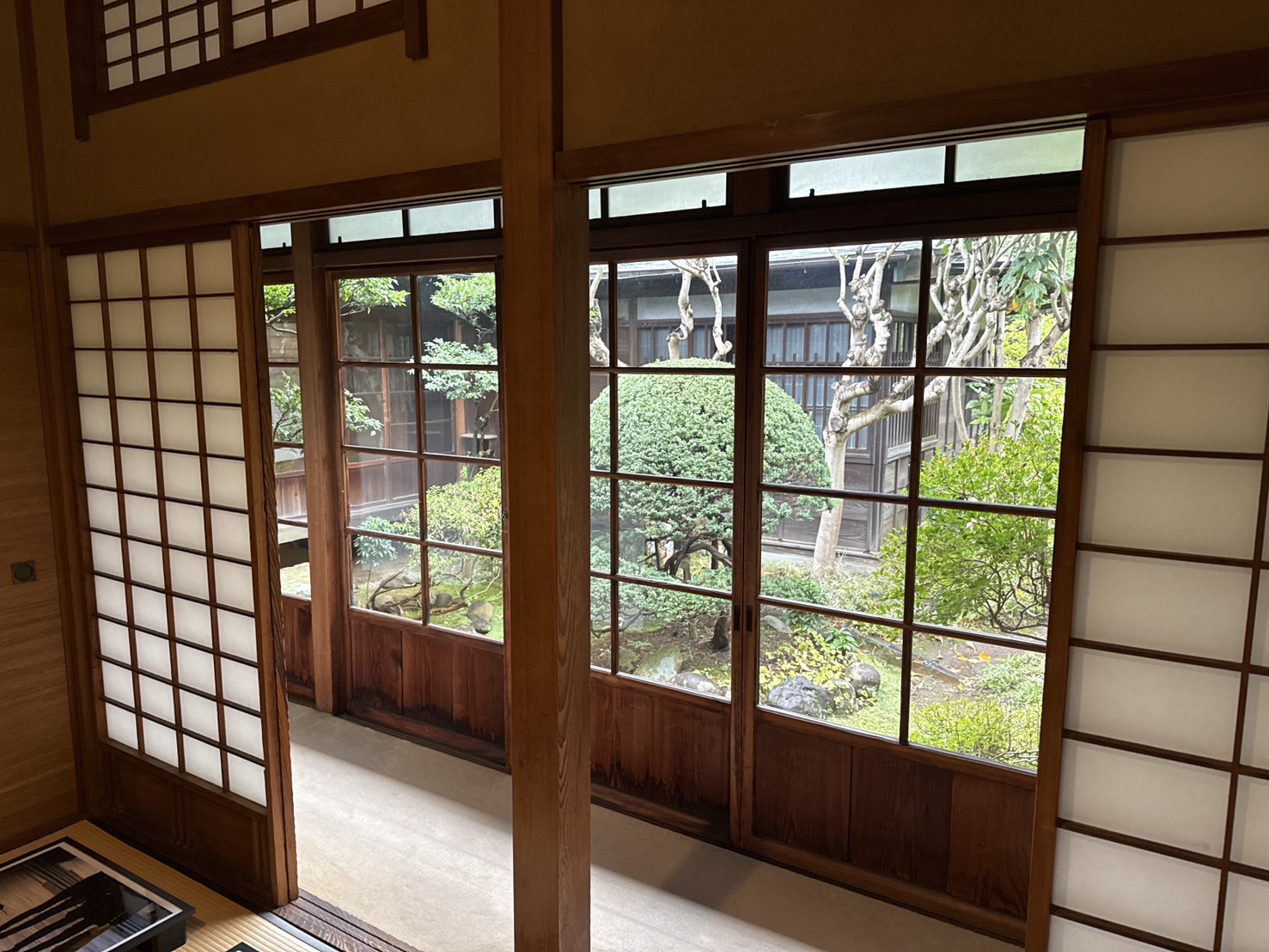 戸定邸の門・アプローチ