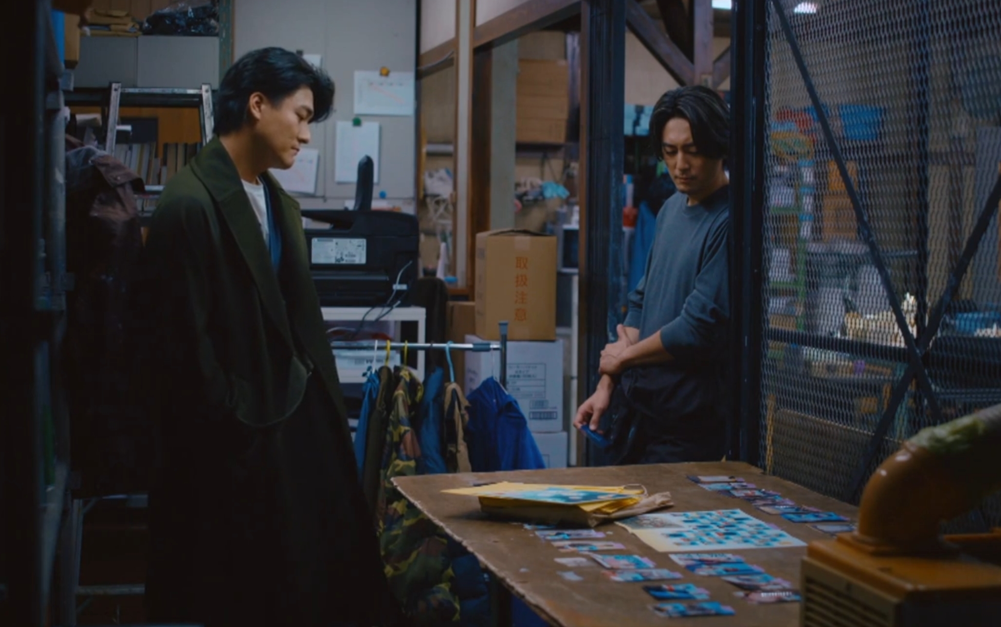 高木将と会話する小山隆弘
