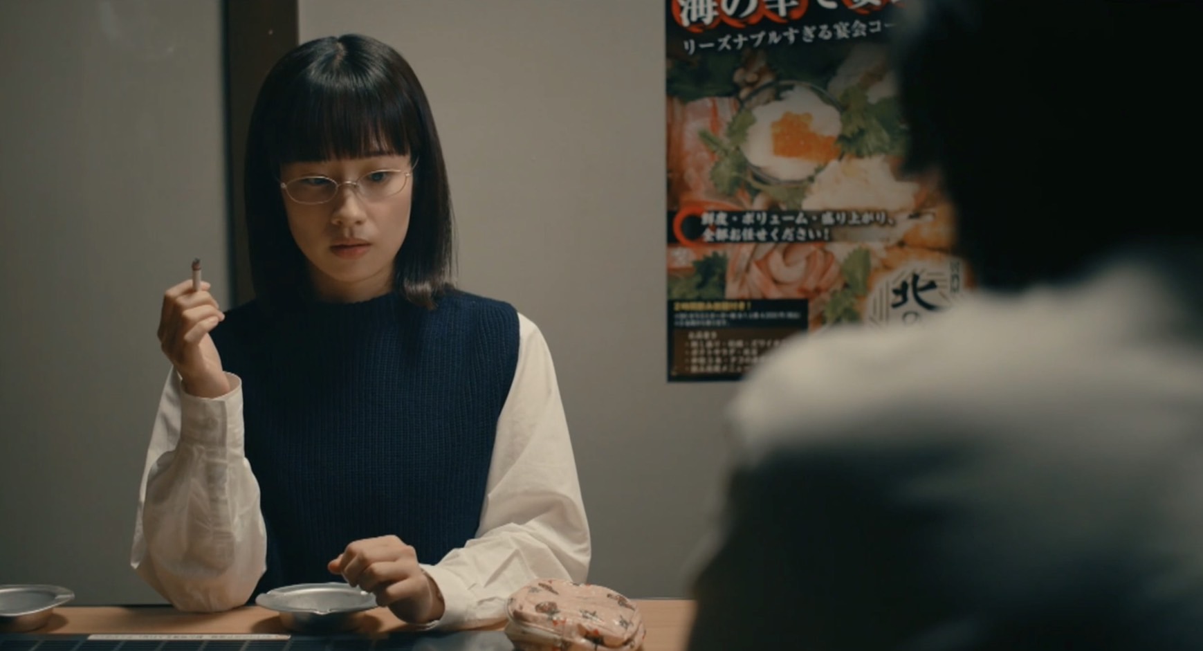 キングの結婚指輪を見る委員長