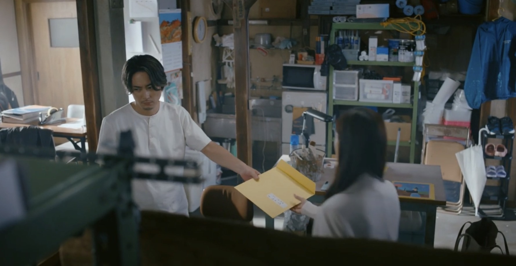 キングが“夢の絵”をどの子に渡す場面