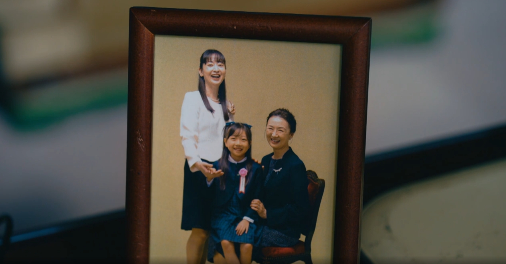 大谷先生の家族写真（娘と孫と見られる）