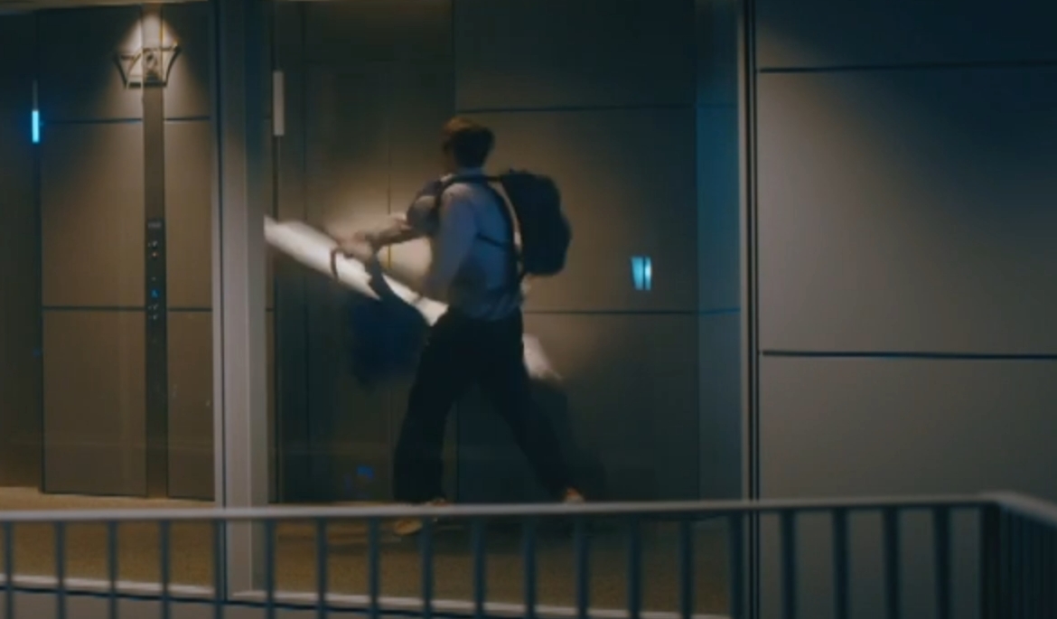 園子の等身大パネルに八つ当たりする松井②