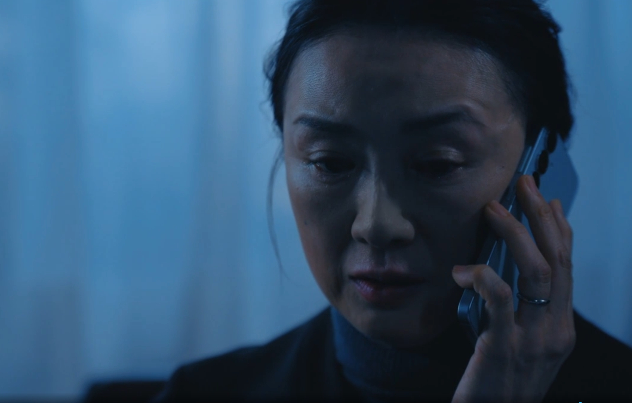 黒幕と通話する大谷先生