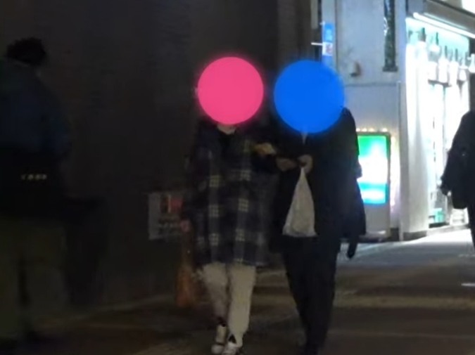 夜間のツーショット写真のイメージ