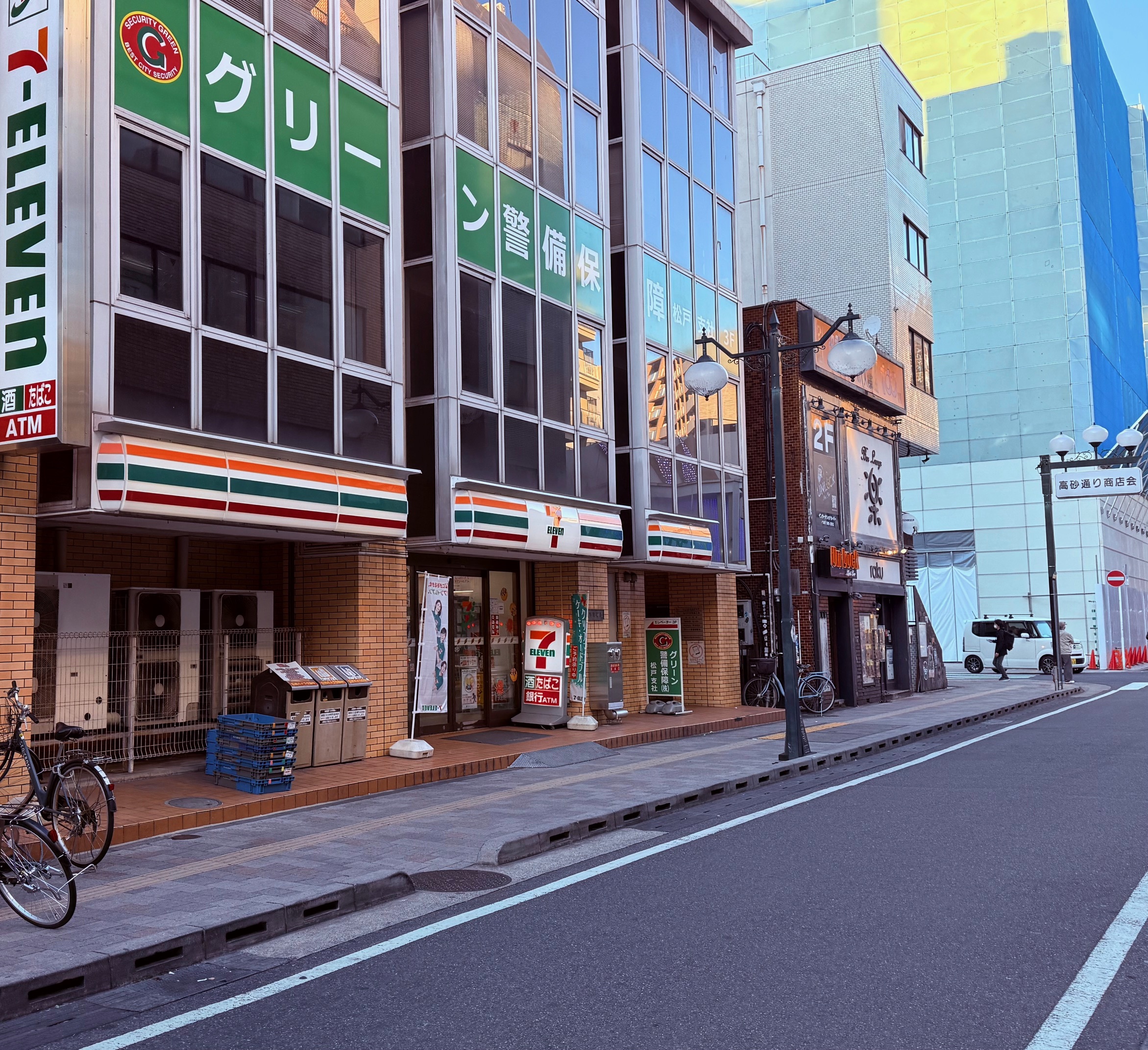 松戸駅西口のコンビニ